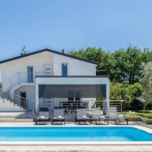 Aleya Mit Pool , Medulin Kroatien